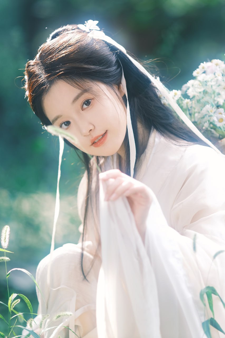 白丝礼服上演极致诱惑